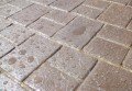 Как защитить тротуарную плитку из бетона?
